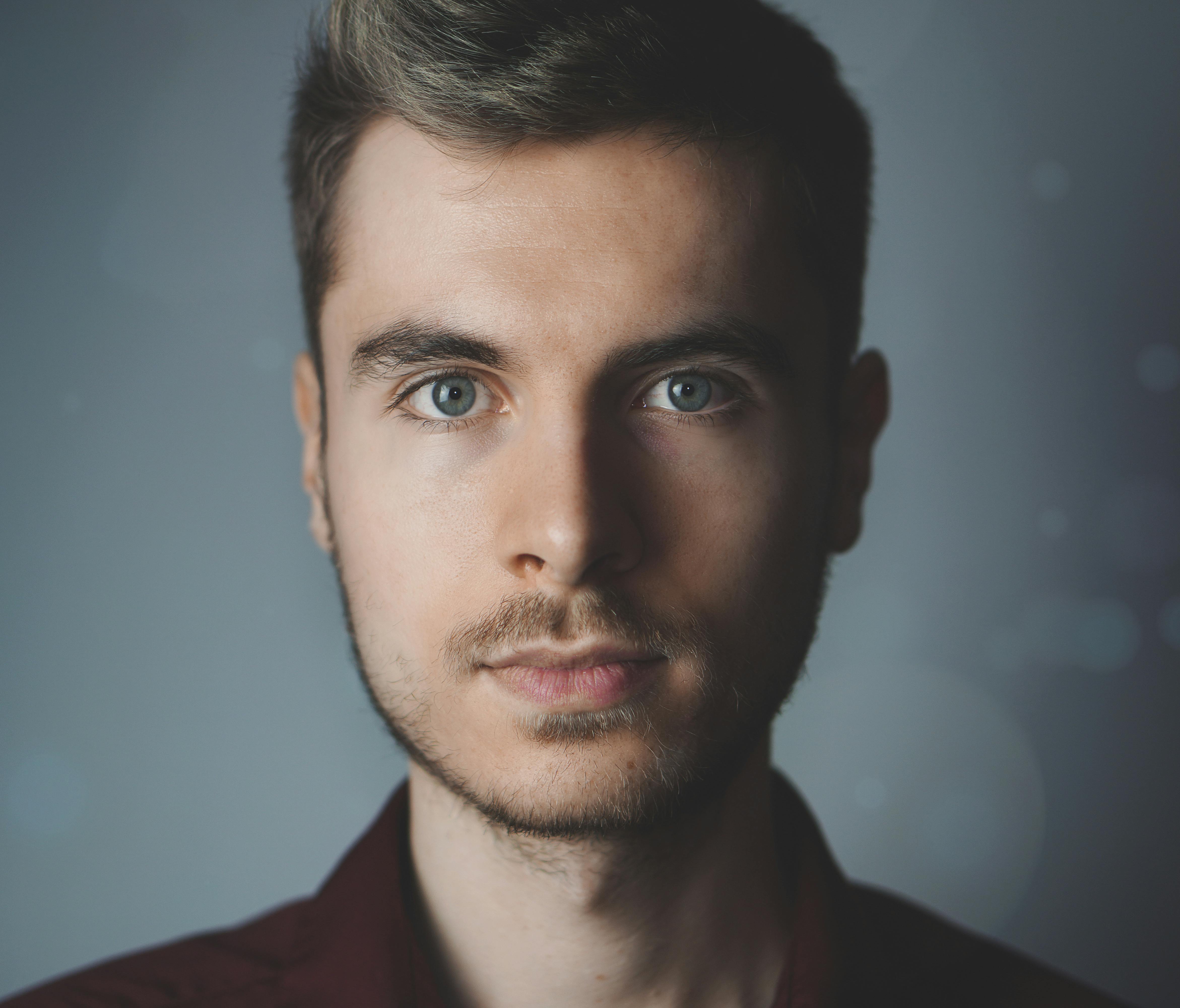 Persona Jozef - Entrepreneur needing booking doctor's appointment